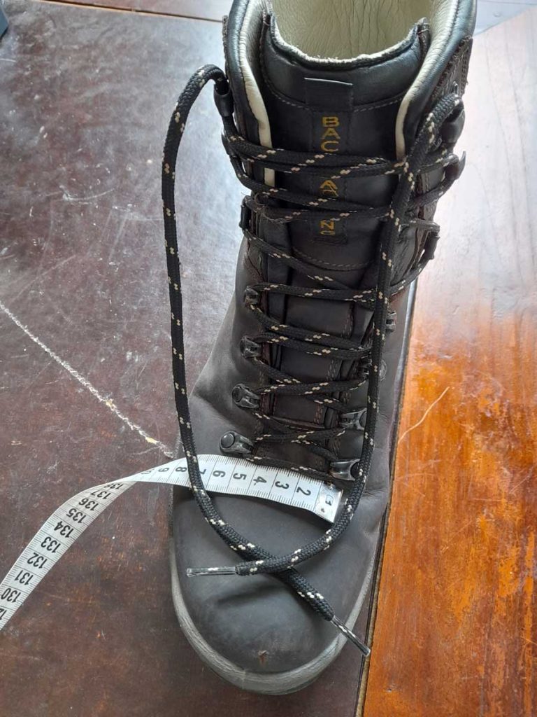 boot 7 eyelets shoelace size