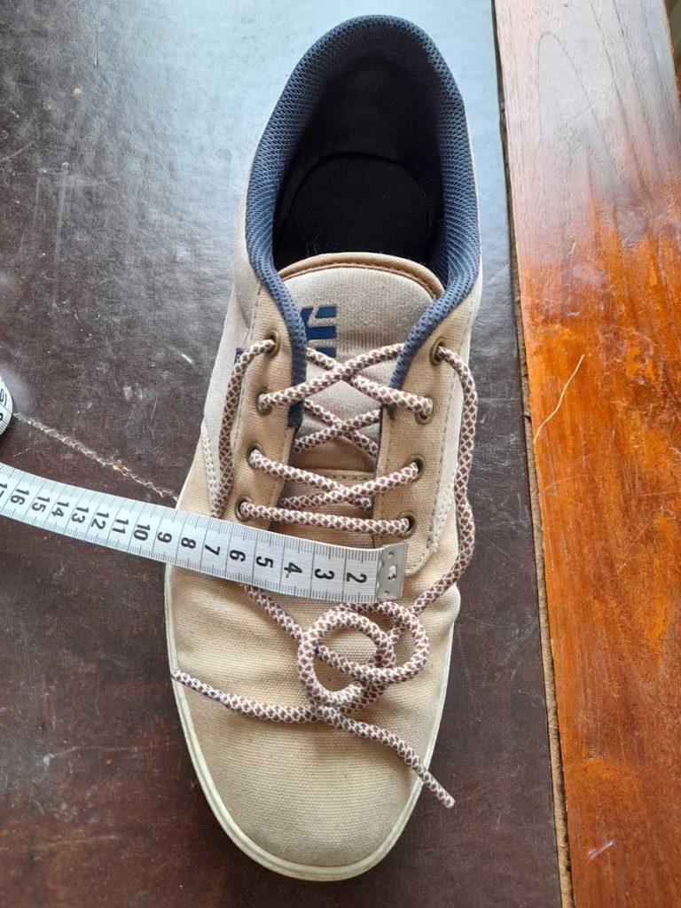 sneaker shoelace length in cm and inches