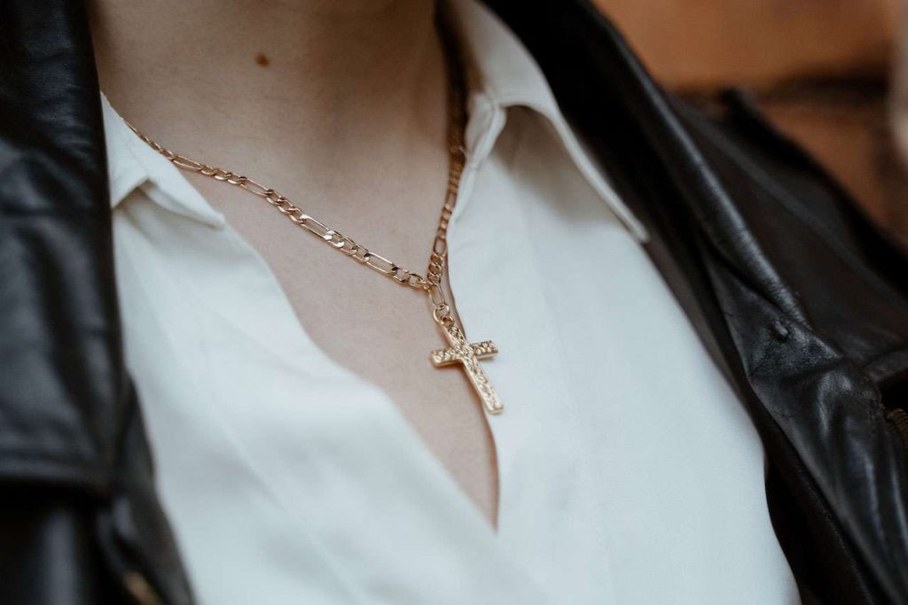 cross pendant necklace