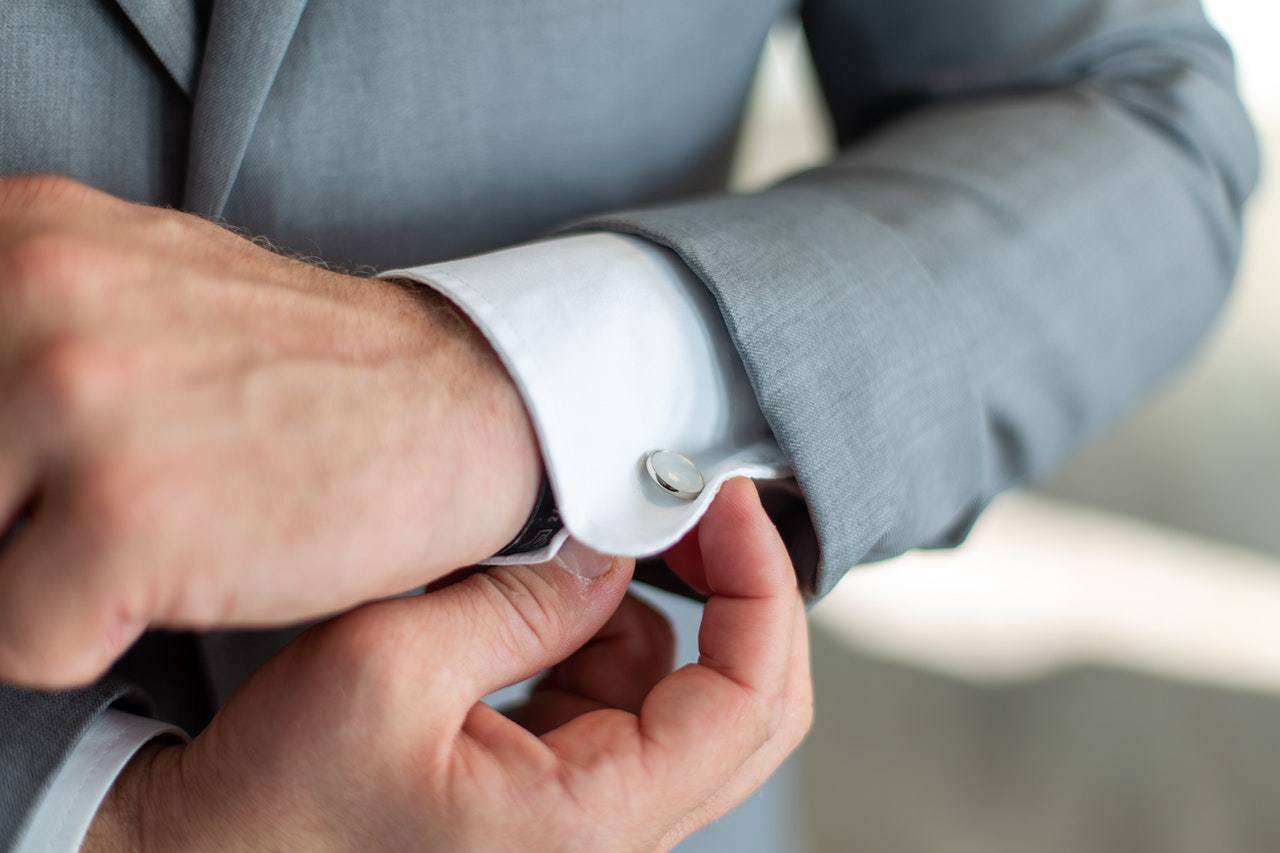 cufflinks size how to measure and put them on